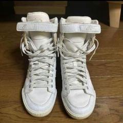 NIKE✨️AIR FORCE 1✨️ハイカット　スニーカー　ホワイト　２３cmのサムネイル