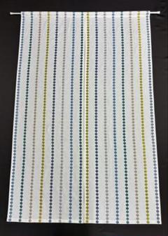 カラフルなストライプの刺繍ののれん　タペストリー　横約110㎝・縦約171㎝