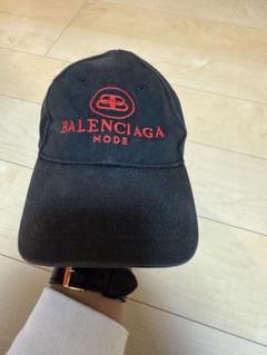 【Balenciaga】BBロゴ MODE キャップ ブラック×レッド 刺繍 Balenciaga】BBロゴ MODE キャップ ブラック×レッド 刺繍 - メルカリ
