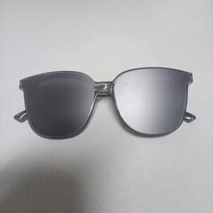 グレー フラットレンズ スクエアサングラス GENTLE MONSTER グレー フラットレンズ スクエアサングラス GENTLE MONSTER