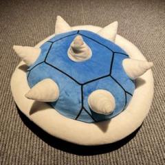 ＵＳＪ マリオモータズ限定　甲羅マフ　クッション　トゲソー マリオカート／Mocchi-Mocchi-GameStyle トゲゾーこうら｜商品