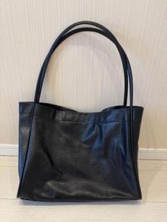 黒の合成皮革トートバッグ
