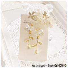 ホワイトローズ♡・:*薔薇♡ビジュー.ハンドメイドピアスorイヤリング♡