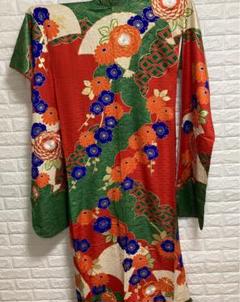 昭和レトロ　振袖 着物 豪華絢爛　アンティーク　赤地に緑　花柄 昭和レトロ 振袖 着物 豪華絢爛 アンティーク 赤地に緑 花柄