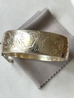 【美品】agete レリーフ入りバングル シルバー ゴールドメッキ 美品】agete レリーフ入りバングル シルバー ゴールドメッキ