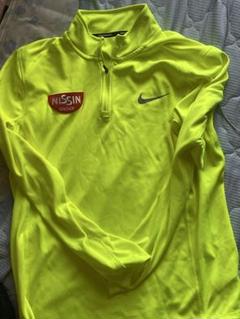 Nike Dri-FIT XL 蛍光イエローシャツとオレンジベスト　日清食品