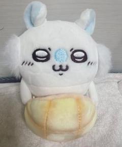 ちいかわ デスクトップから見守るひっかけぬいぐるみ（メロンパン持ちモモンガ）