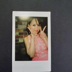 hitomi 直筆サイン入りポラロイド