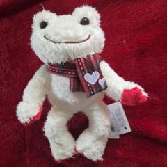 スカーフ付き白いぬいぐるみ Pickles the Frog ぬいぐるみスカーフ赤 - メルカリ