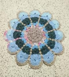 手編み　花型の座布団