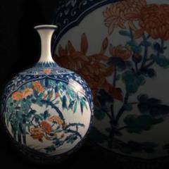 名工 有田焼 年木谷 一峰作 細首 壷 高さ44㎝ 色鍋島 花唐草地紋 名工 有田焼 年木谷 一峰作 細首 壷 高さ44㎝ 色鍋島 花唐草地紋