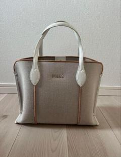 正規品 FURLA フルラ トートバッグ 2way ショルダー付き レアーレ 白 FURLA - 【美品】FURLA TESSA 白 レザー 2WAYバッグ チャーム付