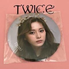 2025年最新】twiceツウィ缶バッジの人気アイテム - メルカリ