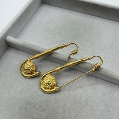 【現金特価】 激レア】 VERSACE 安全ピン3色セット未使用品 アクセサリー