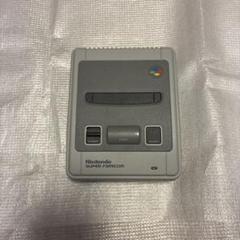 NintendoFamicom classic本体とコントローラー
