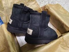お値下げ！超美品　未使用　UGG ファー付きキッズブーツ　ネイビー ラスト1点 アウトレット価格 kids UGG アグ キッズ ベイリー