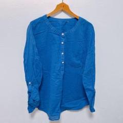美品 青いボタン付き長袖シャツ