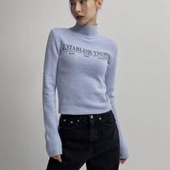 BLACKUP　[MADE] エリービープリントタートルネックセミクロップニットのサムネイル