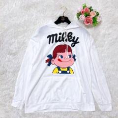 ペコちゃんプリントパーカー　トップス フーディー キャラクター　不二家　可愛い