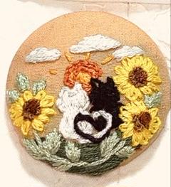 立体フランス刺繍　二匹の愛する猫　夕日　ひまわり　ブローチorヘアゴム　送料無料