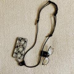 【美品】Agreable レザースマホショルダー（サングラスメガネホルダー付）