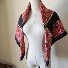 GIVENCHY 花柄シルクスカーフ 84×87 GIVENCHY 花柄シルクスカーフ 84×87