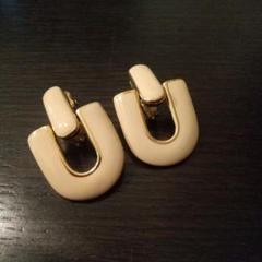 TRIFARI ヴィンテージ U字型 イヤリング♡
