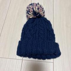 ネイビー ポンポン付きニット帽 ケーブル編み