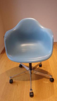 2025年最新】Vitra シェルチェアの人気アイテム - メルカリ