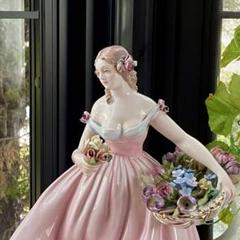 ドレスデン　大型フィギリン　30㎝　【花籠を持つ婦人】 ドレスデン 大型フィギリン 30㎝ 【花籠を持つ婦人】 - メルカリ