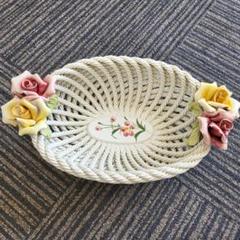 【E】イタリア製　陶器花の装飾付きバスケット　ハンドメイド　縄目模様バスケット