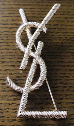 Yves Saint Laurent ブローチ ピンブローチ イヴ・サンローラン SAINT LAURENT - イヴ・サンローラン YSL YSL ロゴ ブローチの