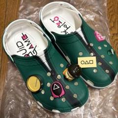 人気のクリスマスアイテムがいっぱい！ 男女兼用25cmW9 crocsイカゲーム新品未使用クロックス M7 メルカリ - 靴