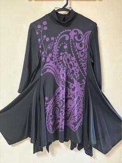 正規激安 未使用に近い』⭐️トクコプルミエヴォル⭐️黒地に紫の花模様で トップス