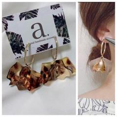 NEWカラー2261-5べっ甲☺︎花びらとゴールドフープのチタンピアス☺︎