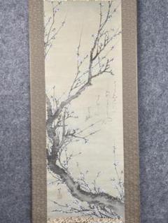 葛飾北斎「白梅図」 絹本 掛軸 共箱 複製 印刷 工芸 O-32 葛飾北斎「白梅図」 絹本 掛軸 共箱 複製 印刷 工芸 O-32 - メルカリ