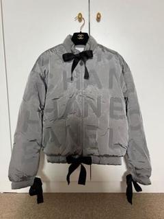CHANEL シャネル ロゴ ダウンジャケット グレーブラック リボン
