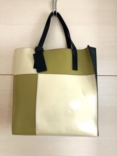 MARNI マルニ バイカラー エナメルｘレザー トートバッグ ポーチ付き MARNI マルニ バイカラー エナメルxレザー トートバッグ ポーチ