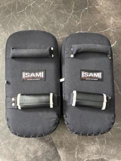 ISAMI  ☆  ミット2個セット　ネット入り 新商品ミット | ISAMI(イサミ) |格闘技 武道具用品 格闘技プログッズ