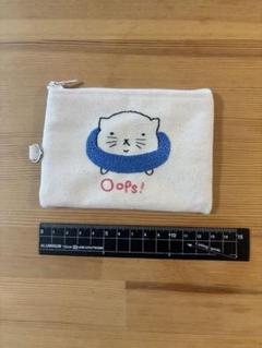 猫の刺繍ポーチ