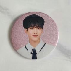 SEVENTEEN holiday cafe 缶バッジ ドギョム seventeen ドギョム holiday 缶バッジ 公式 - メルカリ