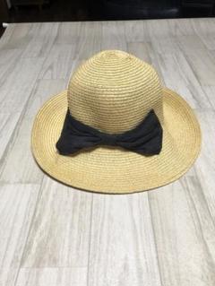 リボン付き夏用帽子