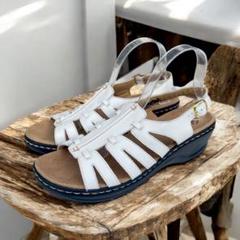【新品】Clarks クラークス ストラップ フラットサンダル ホワイト レザーのサムネイル