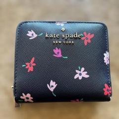 【美品】kate spade 花柄 二つ折り財布　ピンク kate spade 花柄 フラワー 二つ折り財布 - メルカリ