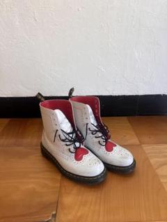【Dr. Martens】ハートモチーフ ブーツ US8（25cm）限定デザイン Dr. Martens】ハートモチーフ ブーツ US8（25cm）限定デザイン