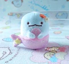 すみっコぐらし　人魚　てのりぬいぐるみ Amazon.co.jp: 【Amazon.co.jp限定】[グッズ] 映画すみっコ