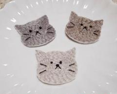 ねこ　ハンドメイドアクセサリー刺繍ブローチ