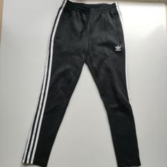 adidas ブラック ジャージ パンツ