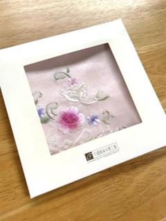 シルク　刺繍入りハンカチ