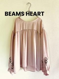 人気【BEAMS HEART】ビームスハートピンク刺繍ブラウスバックリボン　M